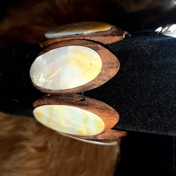 OVAL TEAKWOOD & ABALONE SHELL STRETCH BRACELET - Picture 8 of 8
